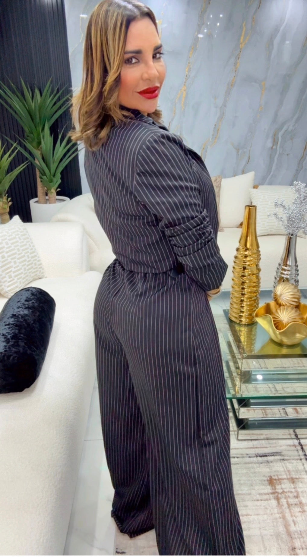 Trendy Boss B&W Blazer Jumpsuit (incluye cinturón)  (Spandex) utilicé talla Médium