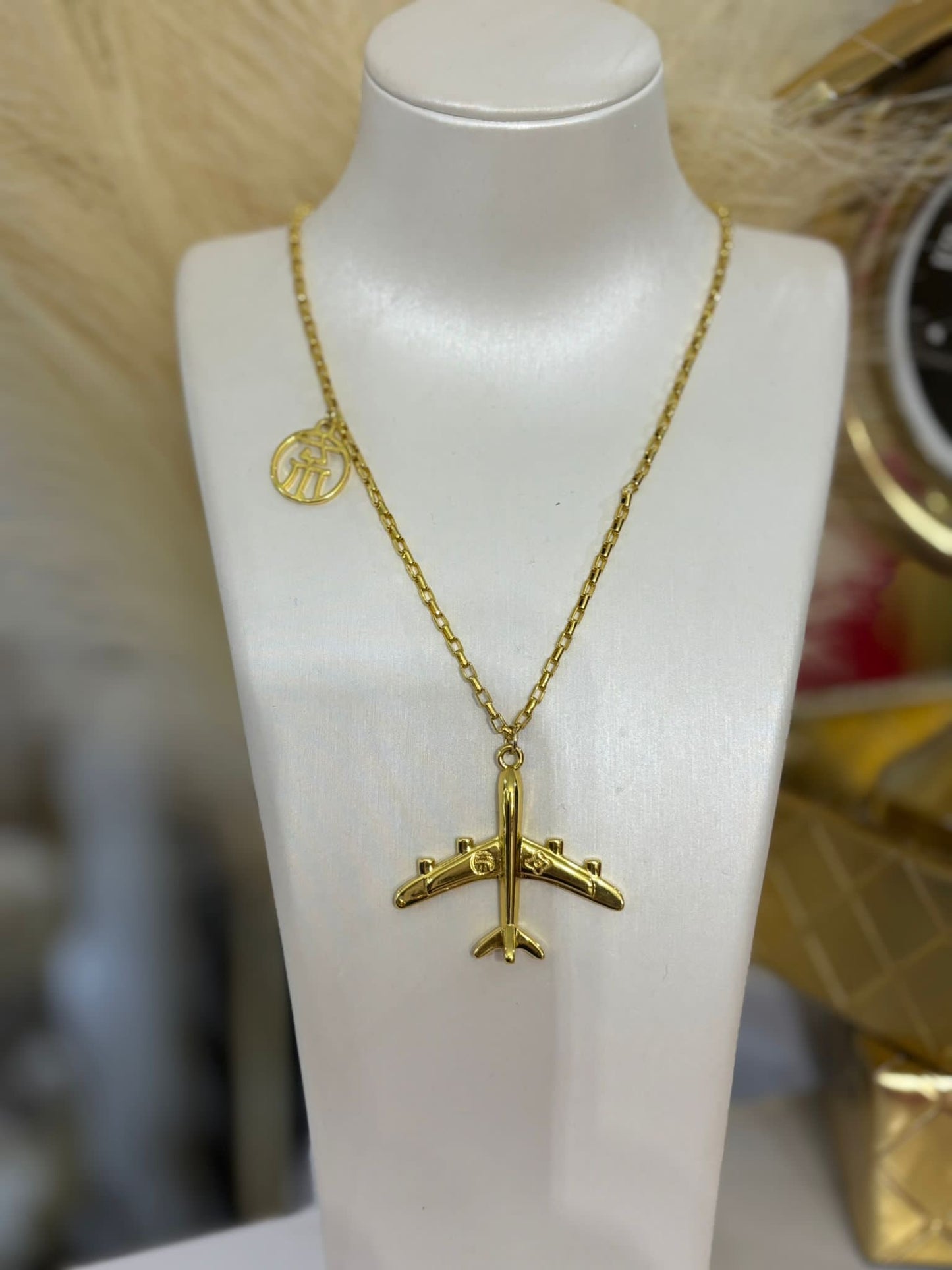Travel The World Gold  Necklace (es larga)