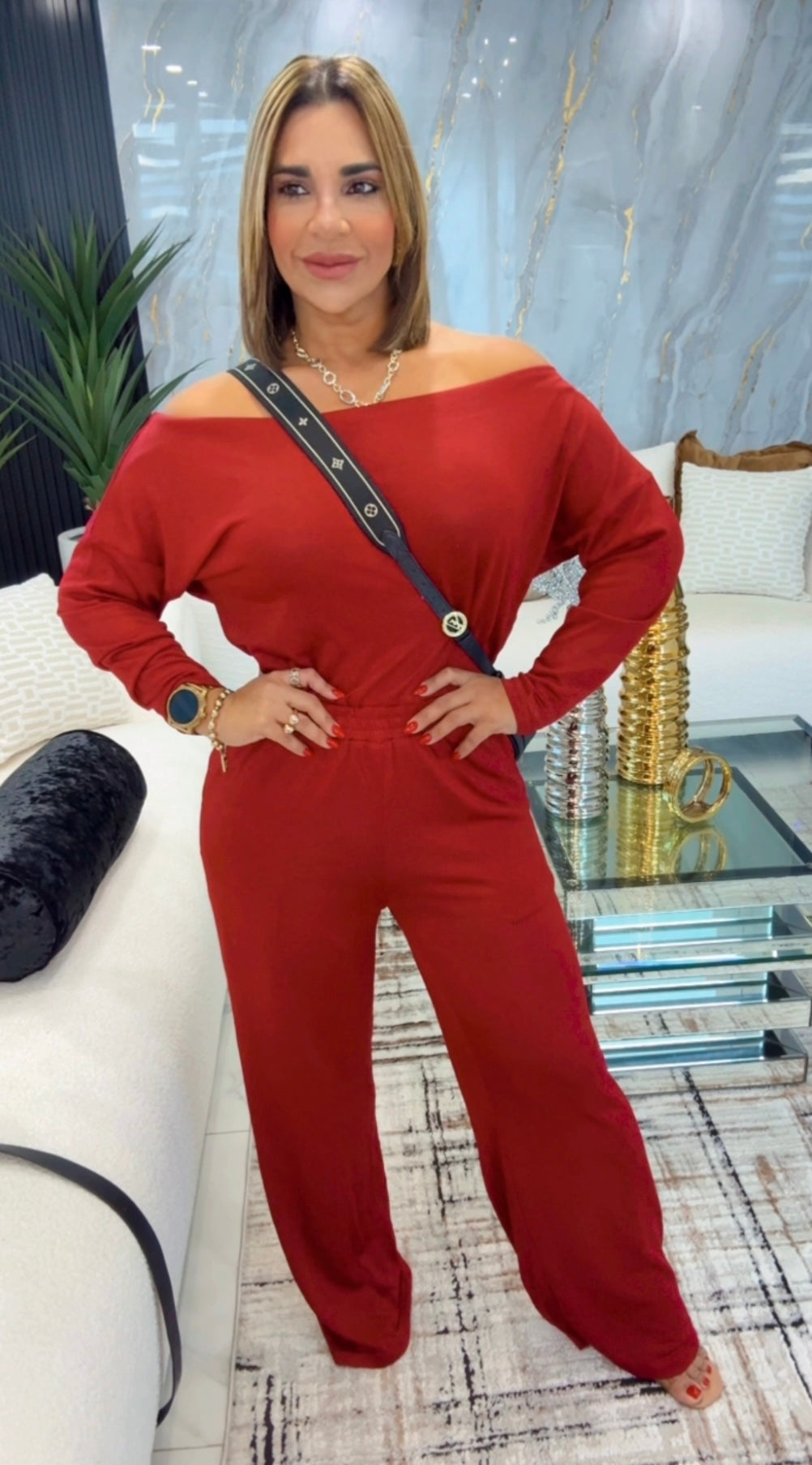Argelia Burgundy Jumpsuit (stretch) no incluye el cinturón