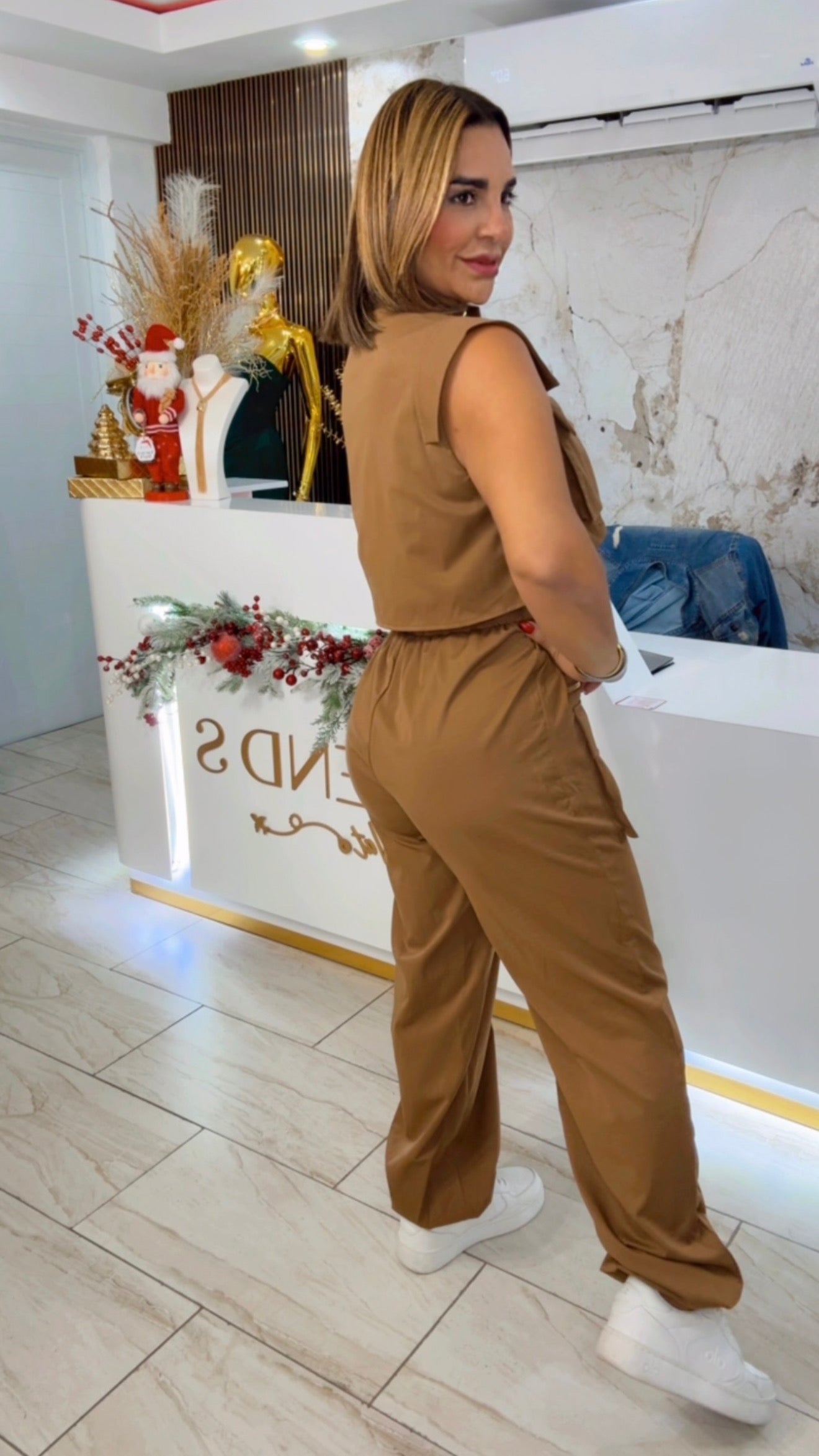 Los Ángeles Taupé Jumpsuit (spandex) utilicé talla Médium