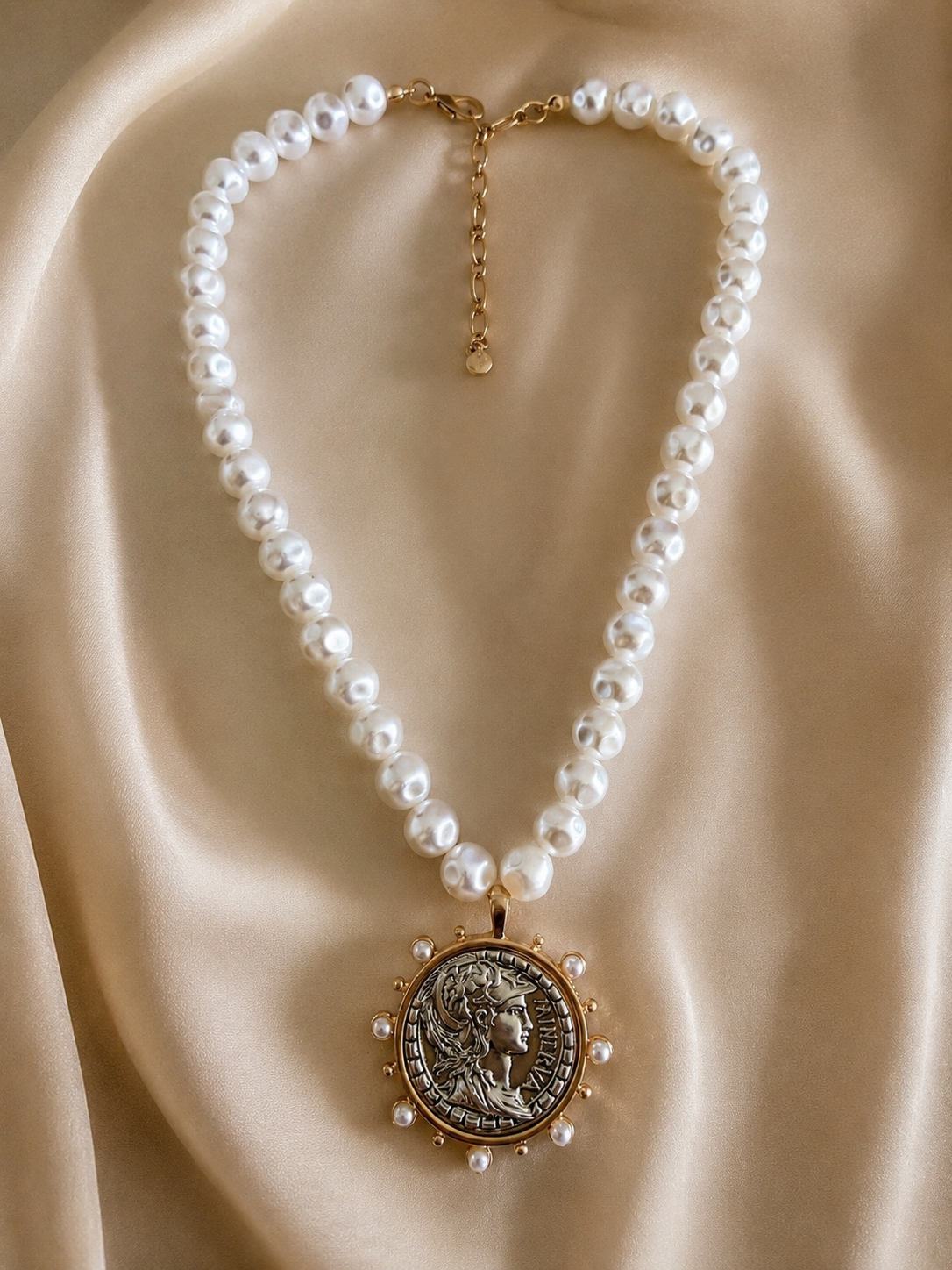 Coin Pearl Necklace (llegan el sábado)