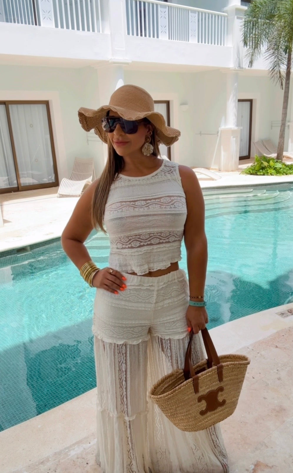 Quisqueya Embroidery Lace Beige Set (spandex) pantalón tiene doble forro