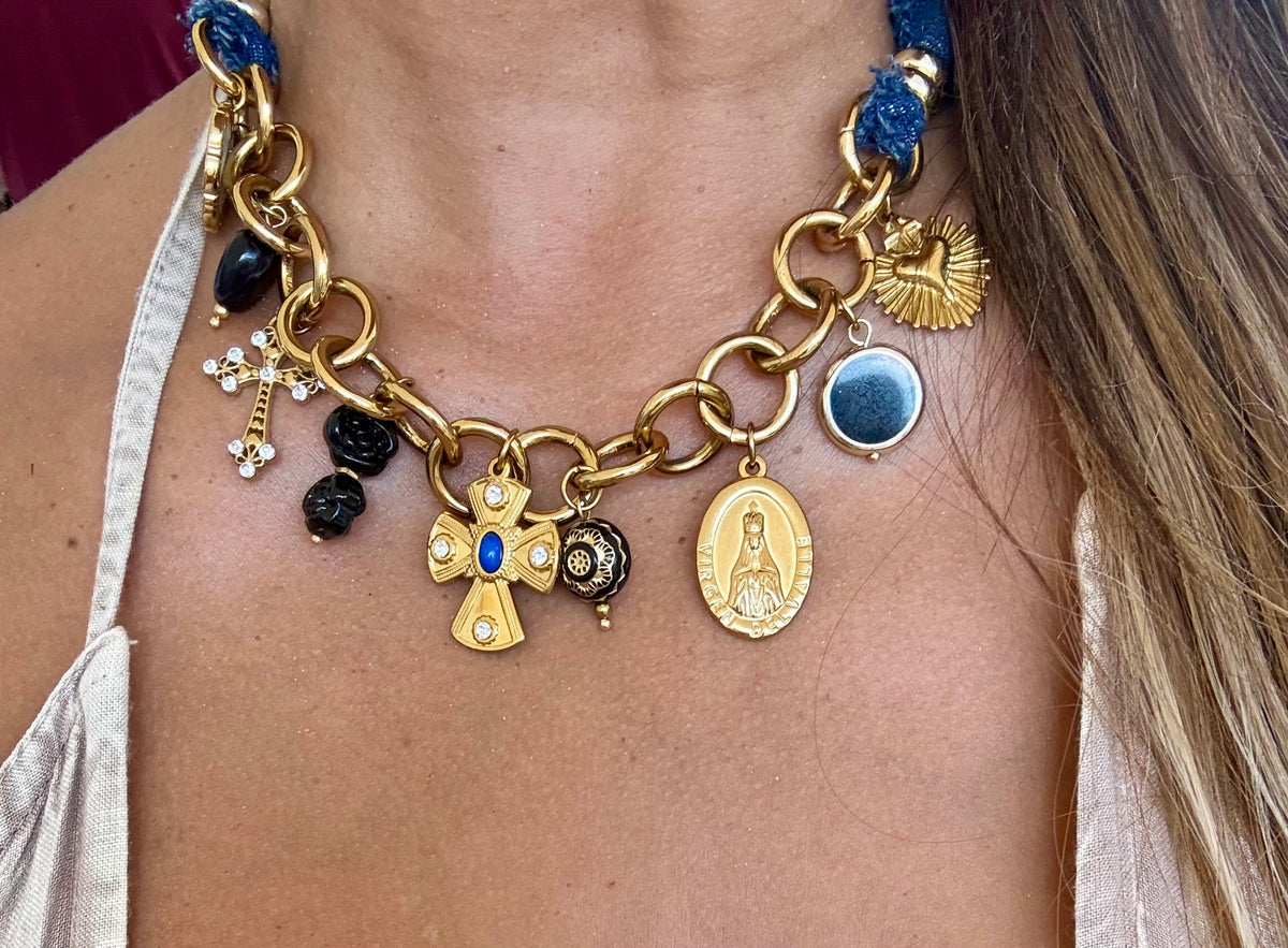 Peace Denim & Gold Necklace (oro acero inoxidable)