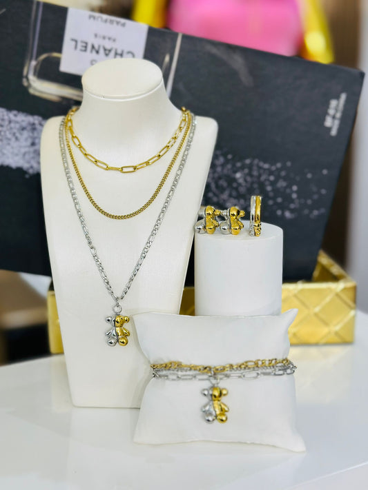 Teddy Two Tones Set (material acero inoxidable) incluye pulsera , aretes ,collar triple con charm y sortija