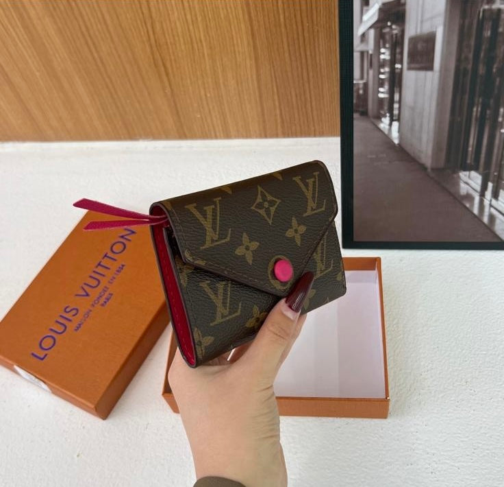 LV Mini Wallet (botón rosa) incluye caja