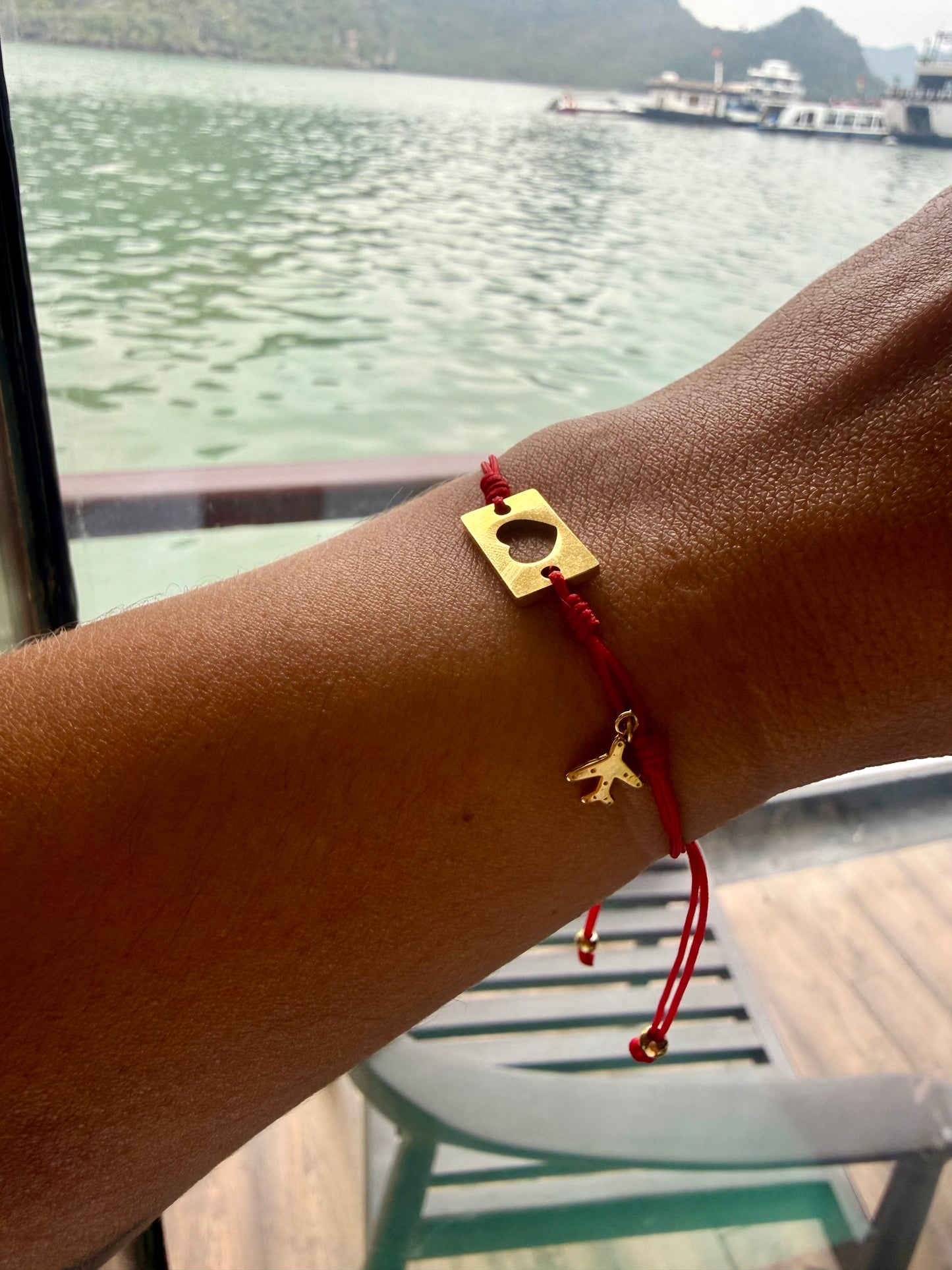 Love Travel Red Bracelet (oro acero inoxidable)