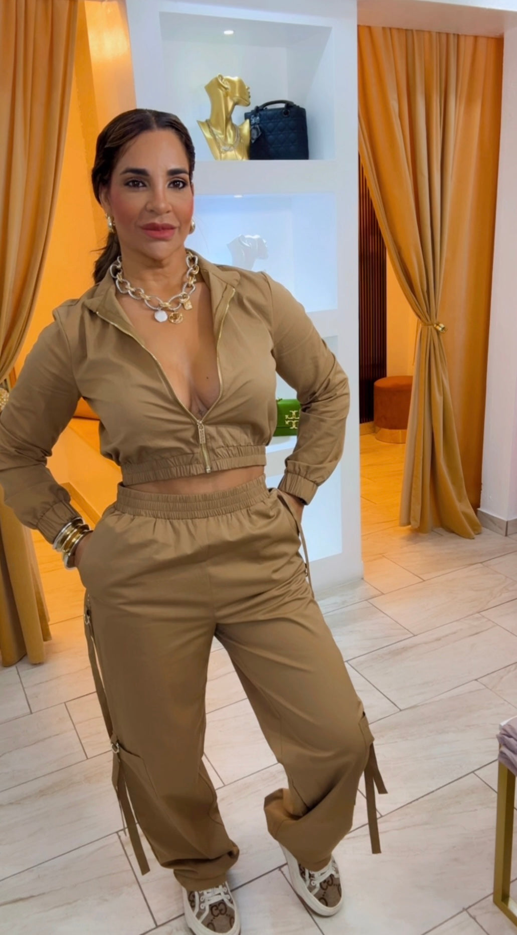 Jinan Khaki Set (puesto en M) puedes bajar una talla (stretch)