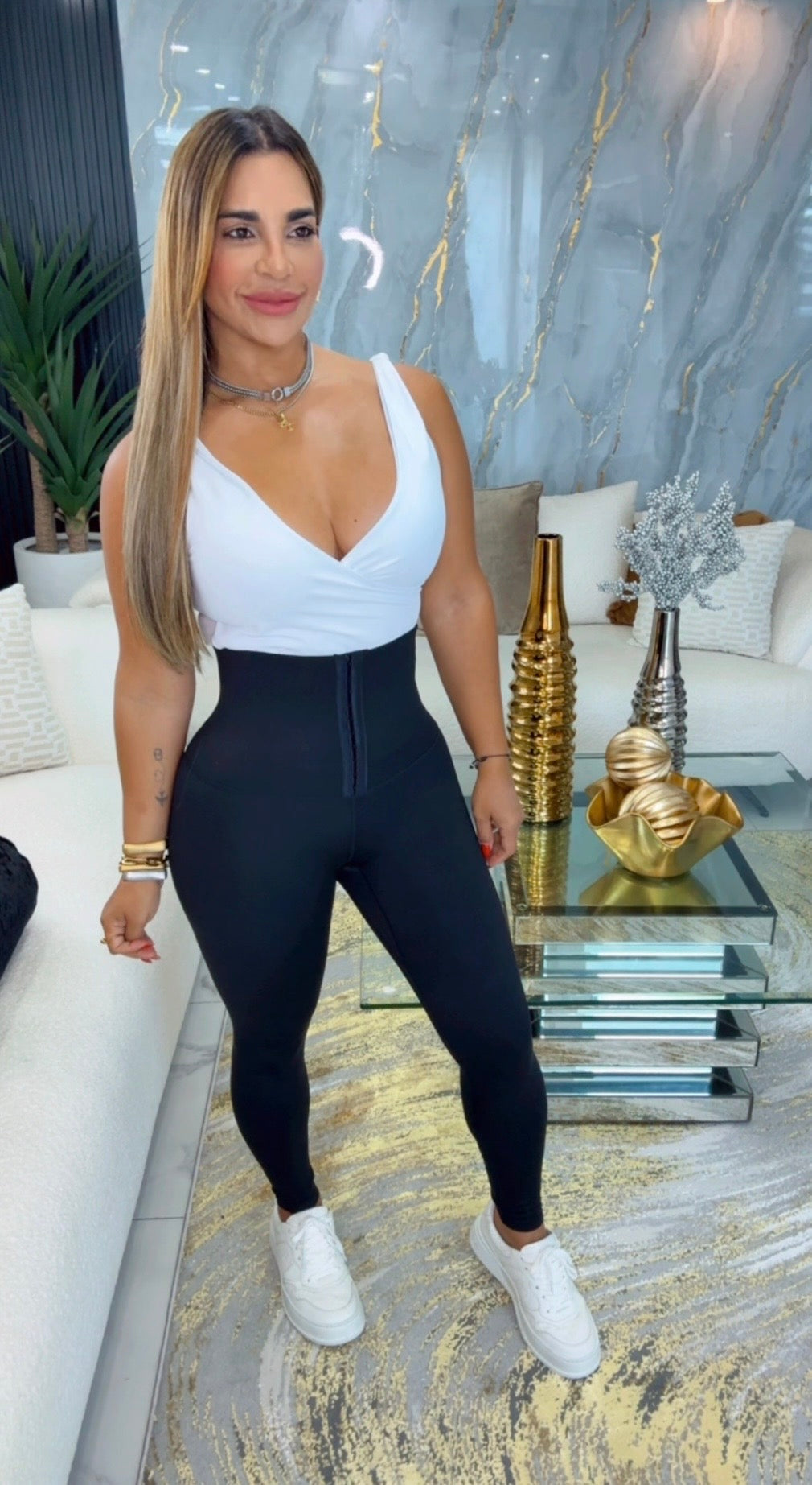 Leggings Negra con Faja Integrada Moldeadora (Control de Abdomen, Cintura y Levantamiento de Glúteos)