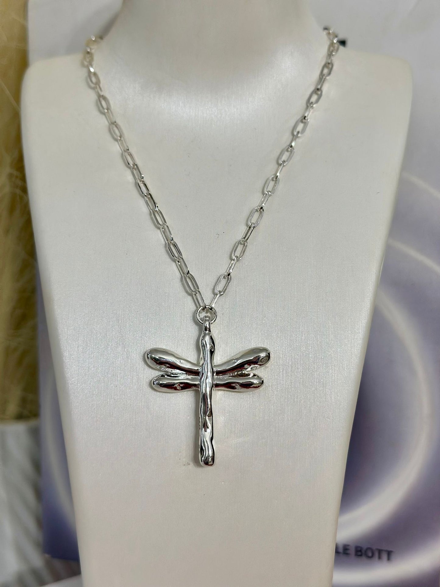 Uno Dragon Fly Silver Necklace