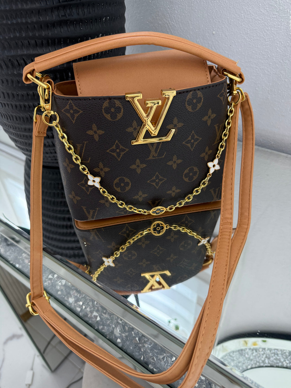 LV Nano Brown Bag (incluye accesorio)