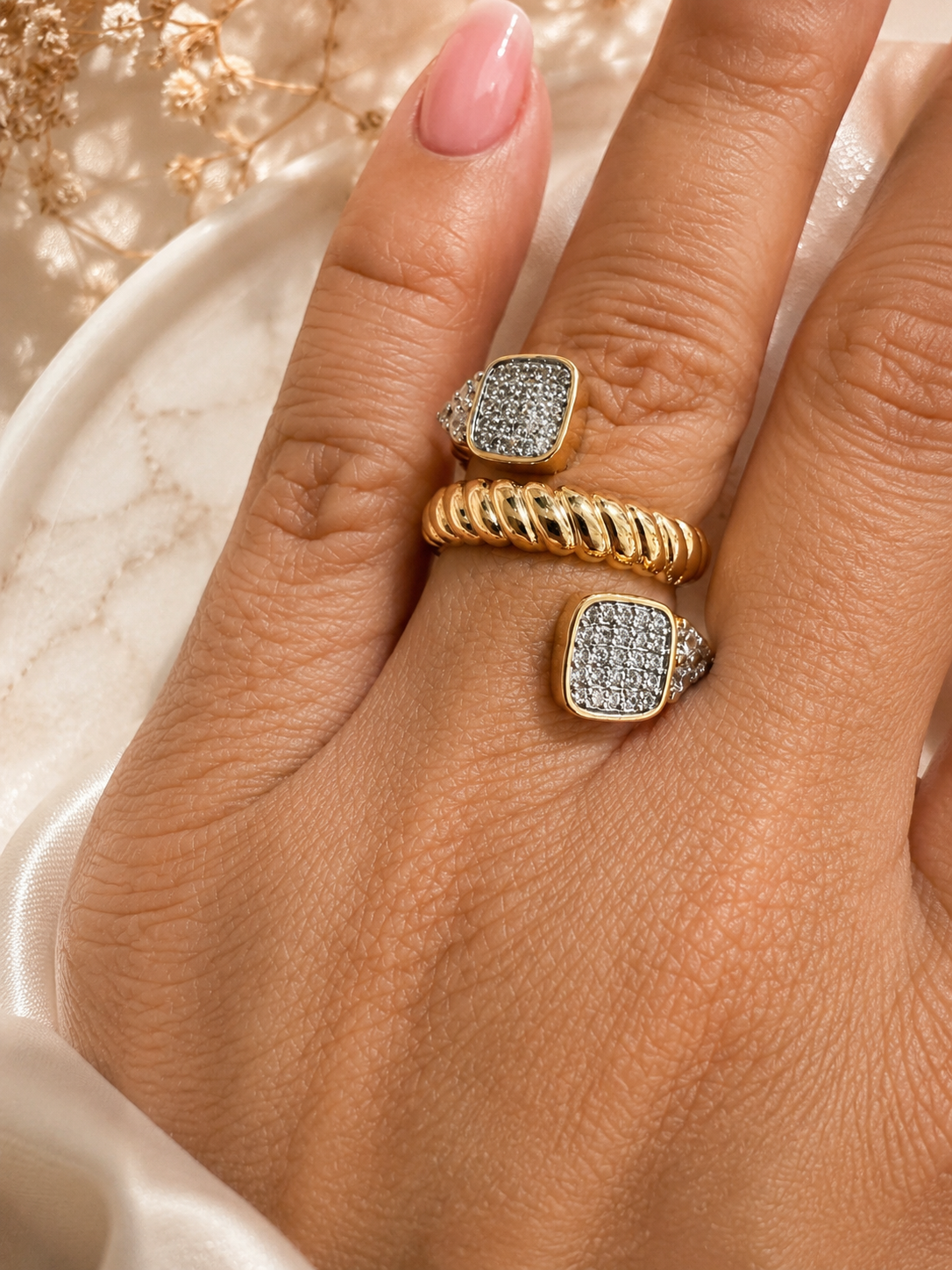 Sparking Gold Adjustable Ring(es ajustable)